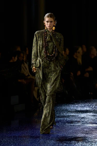 Look 17